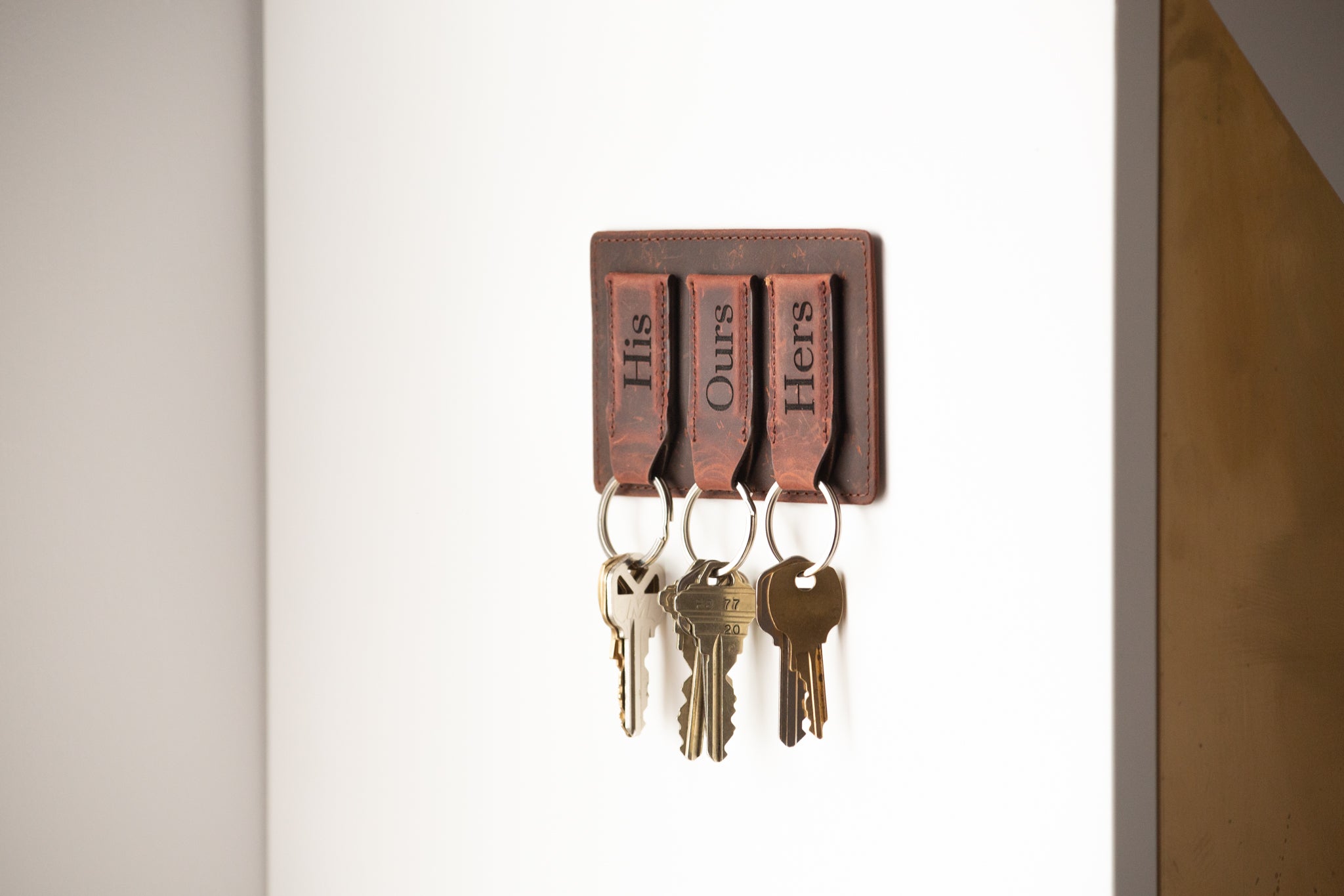 Personalized Wall Mounted Magnetic Leather Keychain - The Key West