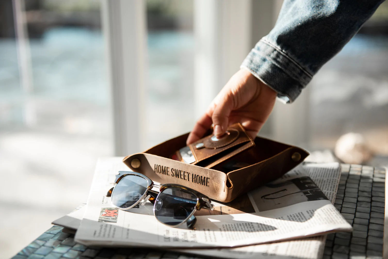 The Melbourne Personalized Leather Snap Valet